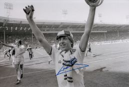 Football Autographed Geoff Pike 12 X 8 Photo - B/W, Depicting West Ham United Midfielder Geoff