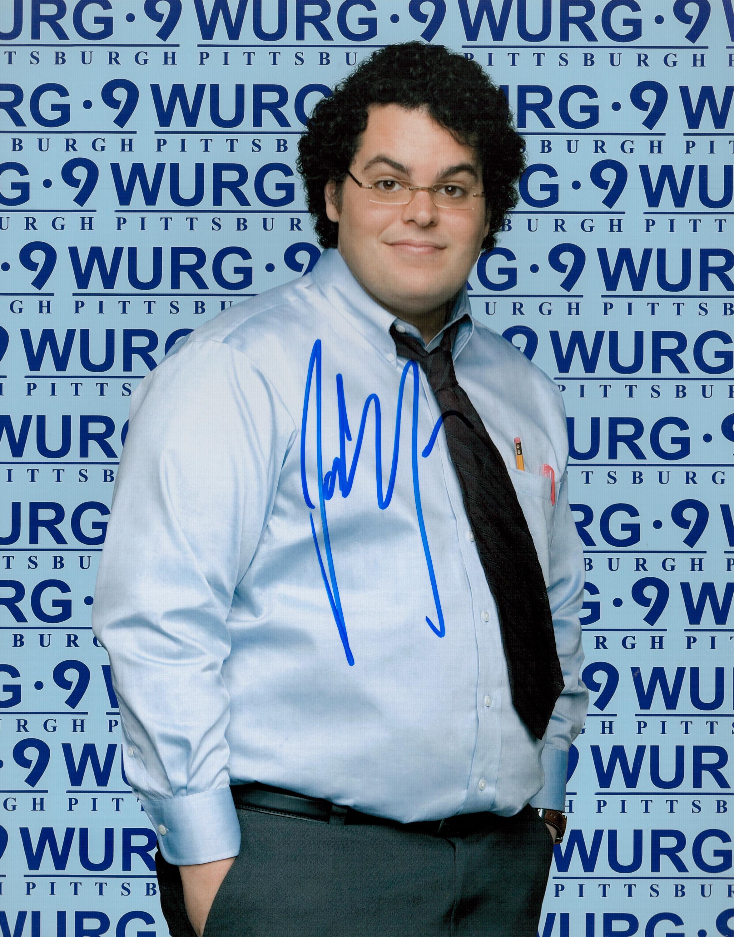 Josh Gad signed 10x8 colour photo. Gad is an American actor. He is known for voicing Olaf in the