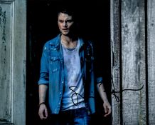 Shiloh Fernandez signed 10x8 colour photo. Fernandez is an American actor. He is known for his roles