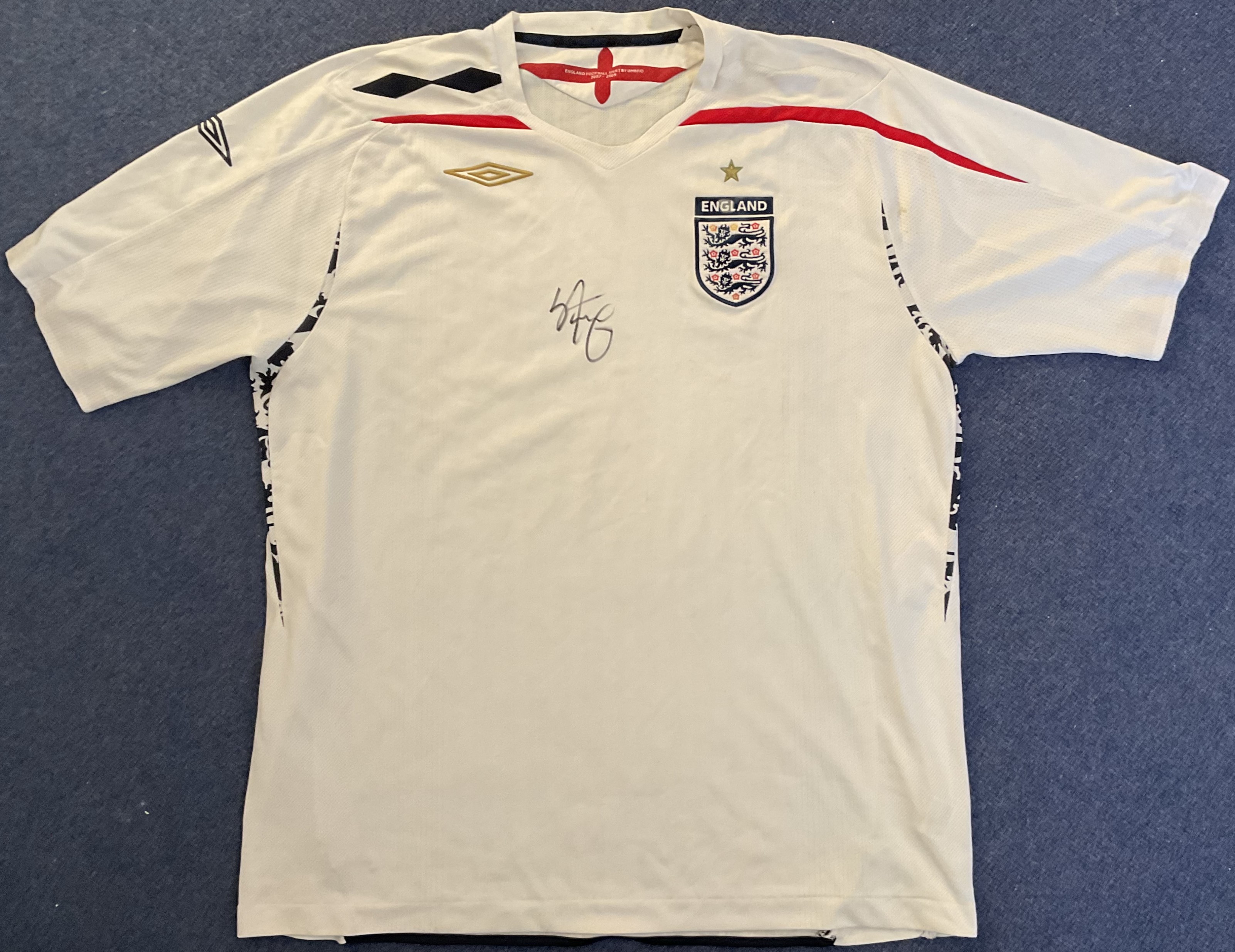 Former England Defender Ledley King Signed XXL 2007-2009 Replica England Home Jersey. Signed in