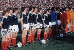 Football autographed Scotland 12 X 8 Photo colour, Depicting Players Lining Up Shoulder To