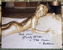 Goldfinger Shirley Eaton signed 10 x 8 colour James Bond photo covered in Gold on Bed. Signed with