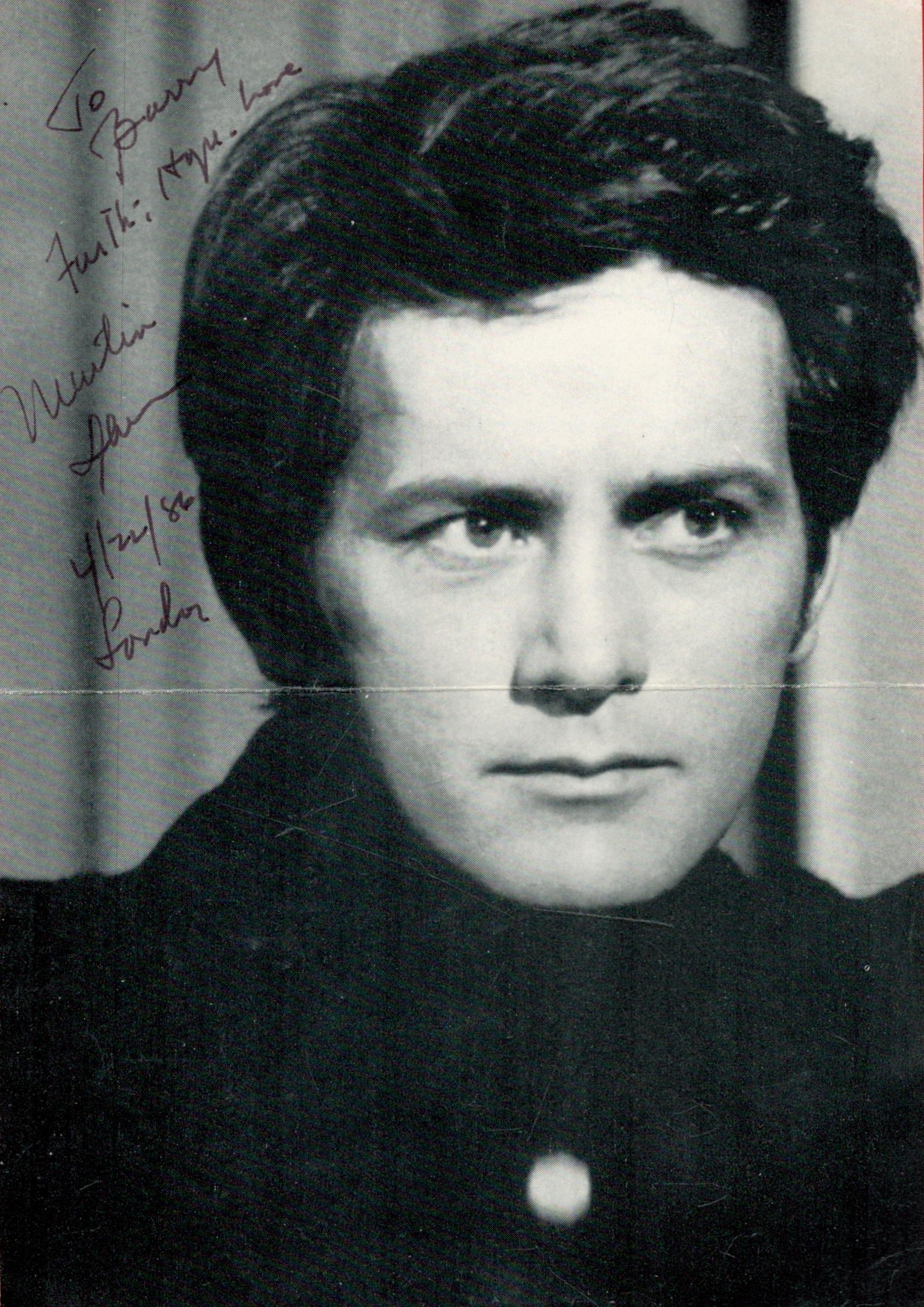 Martin Sheen Signed 8 x 6 inch approx Magazine Cutting. Signed in black ink, Dedicated to Barry.