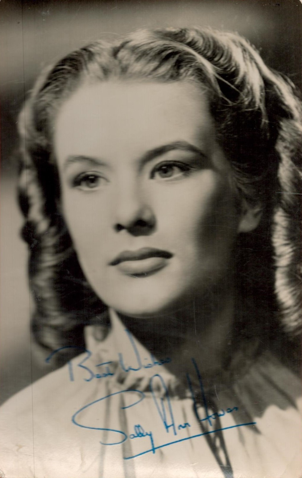 Sally Ann Howes Signed 5 x 3 inch Black and White Photo. Signed in blue ink. Good Condition. All
