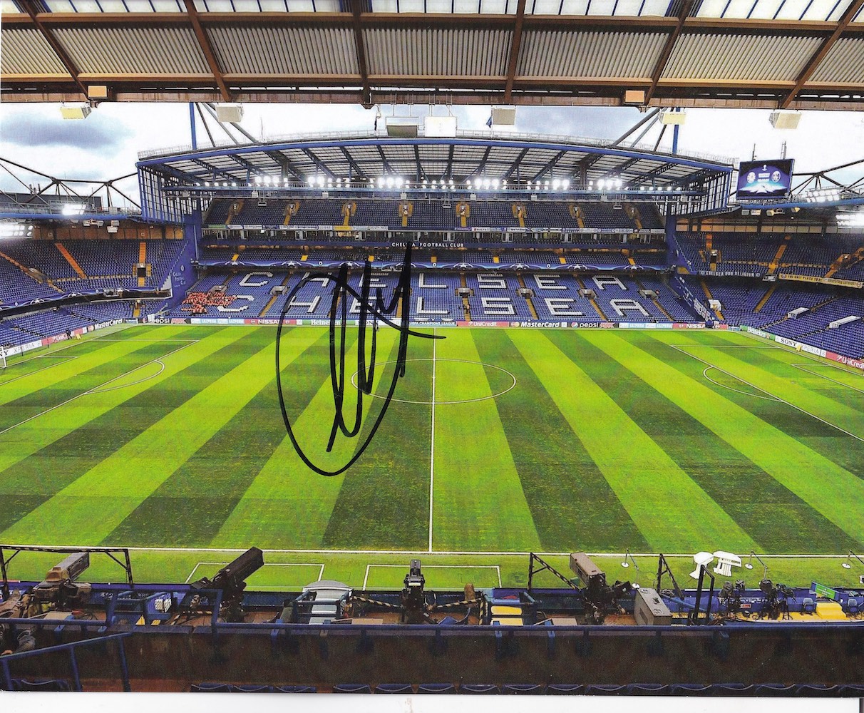 Mason Mount Chelsea Footballer 10x8 inch Signed Photo. Good Condition. All autographs come with a