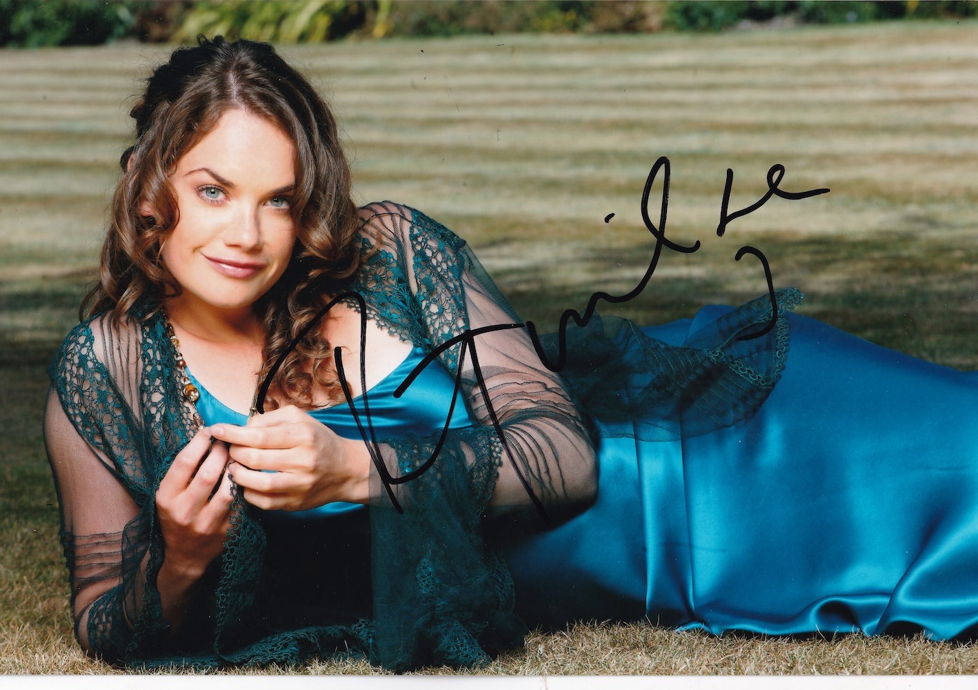 Ruth Wilson Popular Actress, Luther 12x8 inch Signed Photo. Good Condition. All autographs come with