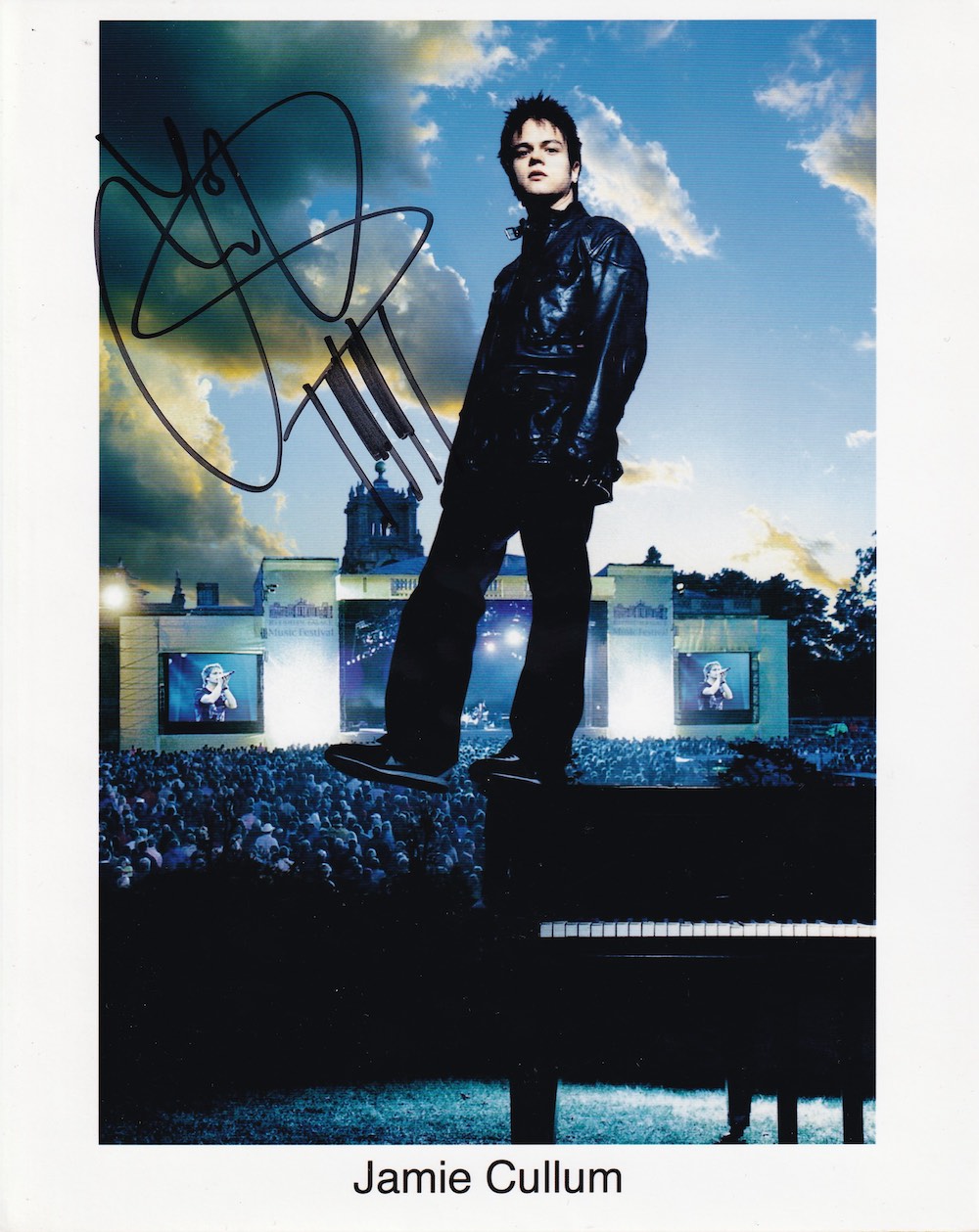 Jamie Cullum Popular Jazz Musician 10x8 inch Signed Photo. Good Condition. All autographs come