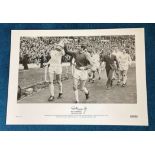 Pat Jennings signed 22x16 black and white 1967 FA Cup Final print Goalkeeper Pat Jennings proudly