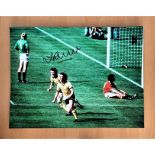 Football, Alan Sunderland signed 12x16 colour photograph pictured as he celebrates scoring a goal in