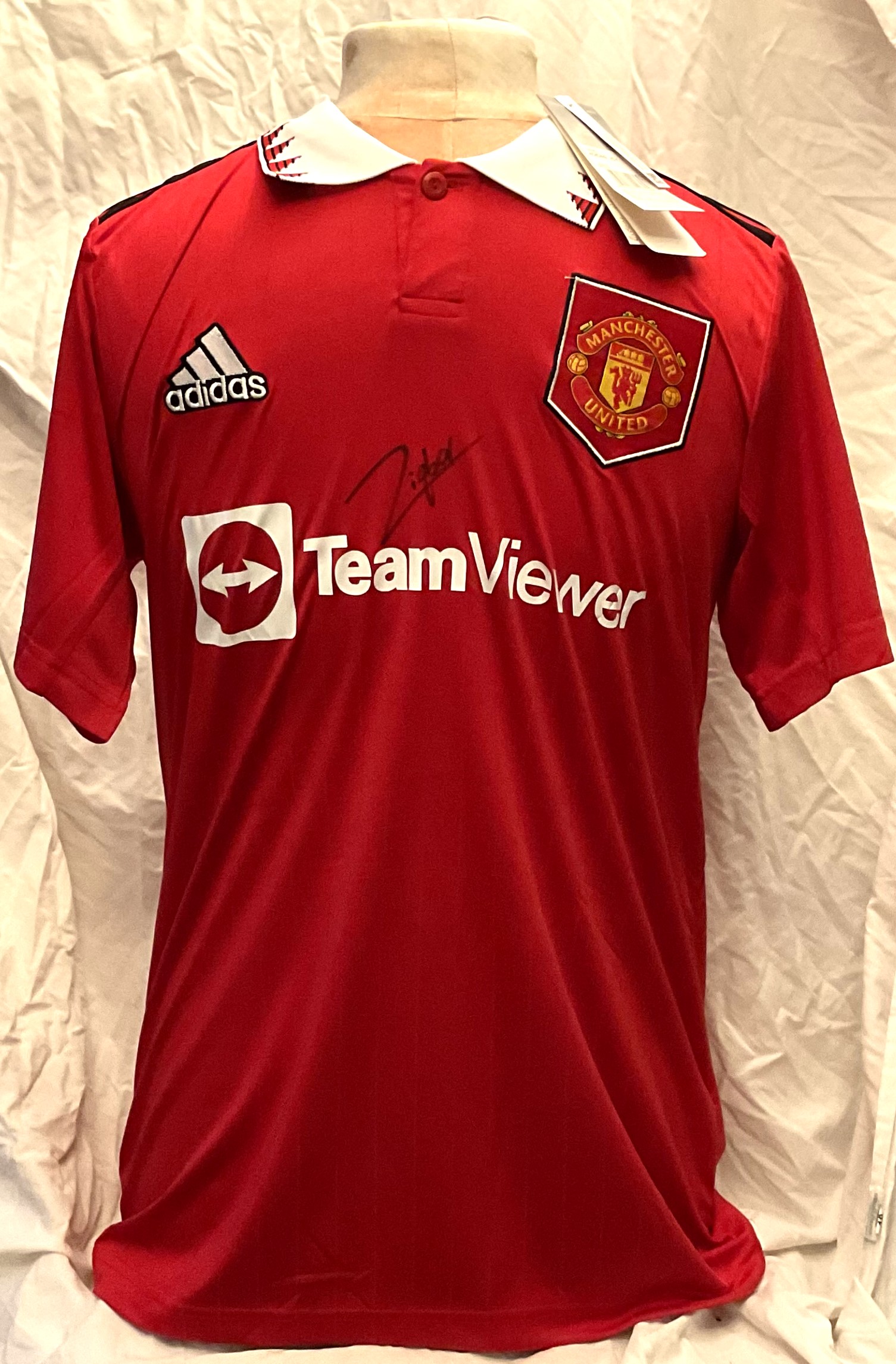 Football Zidane Iqbal signed Manchester United replica home football shirt size small. Good