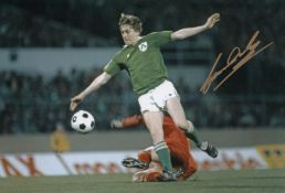 Autographed Gerry Daly 12 X 8 Photo : Col, Depicting Ireland Midfielder Gerry Daly In Full Length