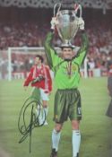 Football Raimond van der Gouw signed Manchester United 12x8 colour photo. Raimundus Johannes