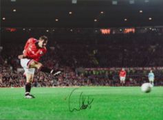 Football Andrei Kanchelskis signed 16x12 colour photo pictured celebrating while playing for