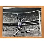 Football, Carlos Alberto Torres signed 16x12 black and white photograph pictured during the 1970