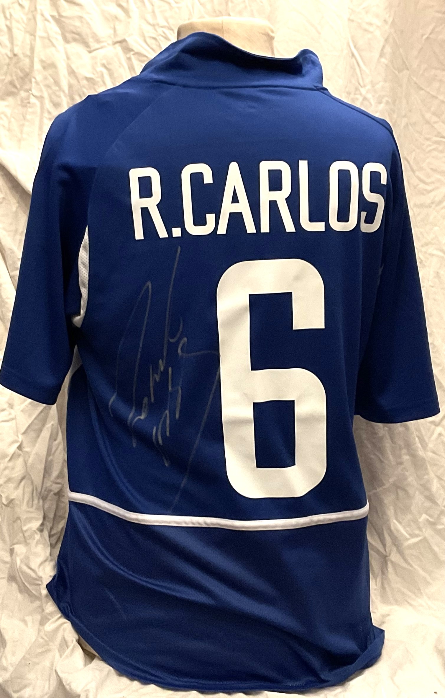 Football Roberto Carlos signed Brazil replica vintage away football shirt size medium. Good