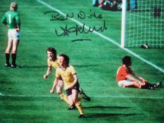 Football Alan Sunderland signed 16x12 colour photo pictured scoring the winner for Arsenal in the