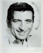 Tony Bennett signed 10x8 black and white photo. Bennett, is an American singer of traditional pop