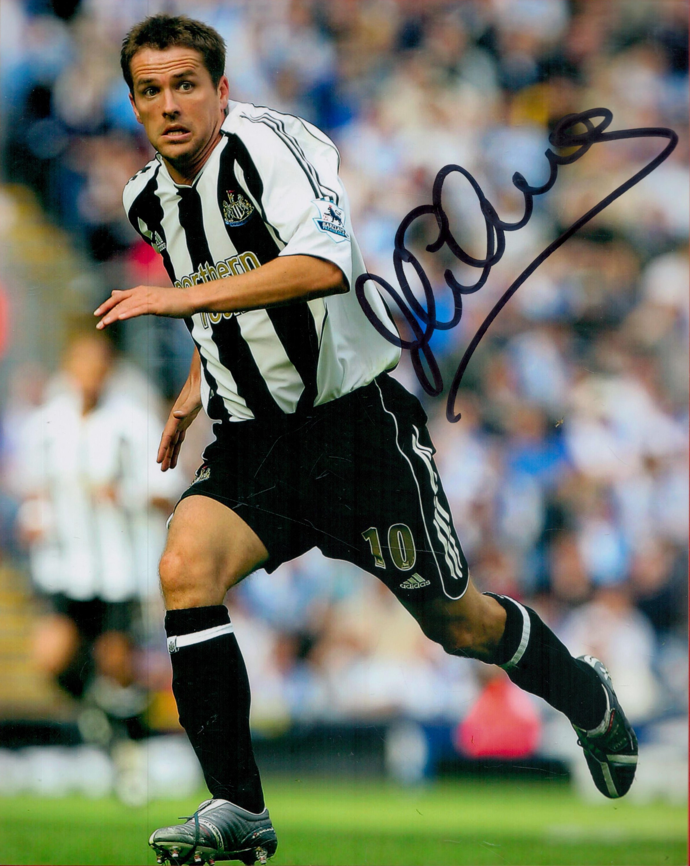 Former Newcastle Star Michael Owen Signed 10x8 inch Colour Newcastle Utd FC Photo. Good condition.