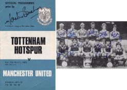 Football Autographed Man United 1977 Fa Cup Winners, A Superb B/W Magazine Picture Showing The