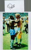 Pele signed 5x3 white card and 10x8 photo featuring the iconic image of Pele and Bobby Moore after