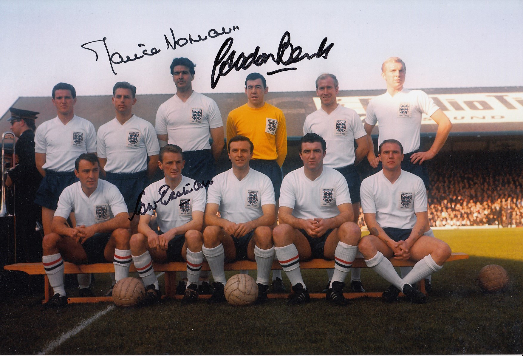 Football Autographed England 1963 12 X 8 Photo : Col, Depicting A Wonderful Image Showing Players