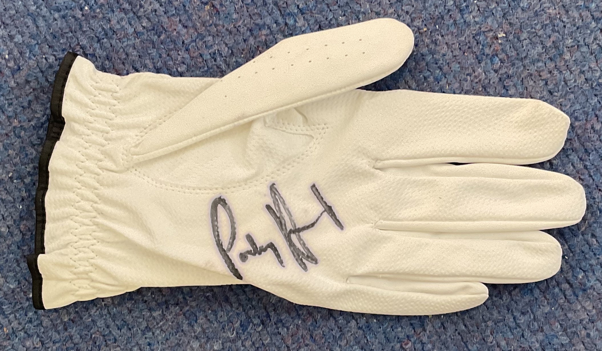 Golf Padraig Harrington signed White Dunlop glove. Good Condition. All autographs come with a