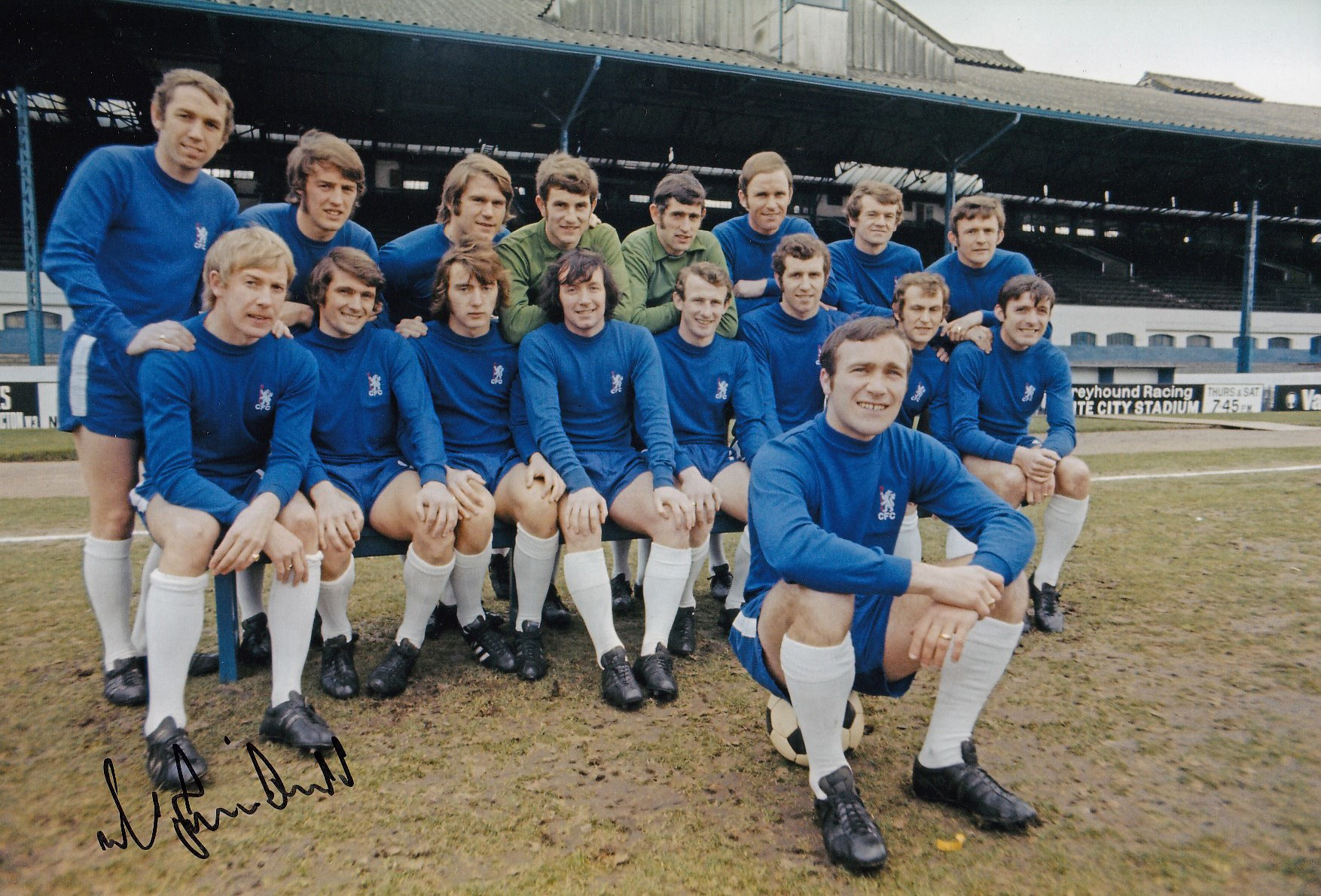 Autographed ALAN BIRCHENALL 12 x 8 photo : Col, depicting Chelsea players posing for a squad photo