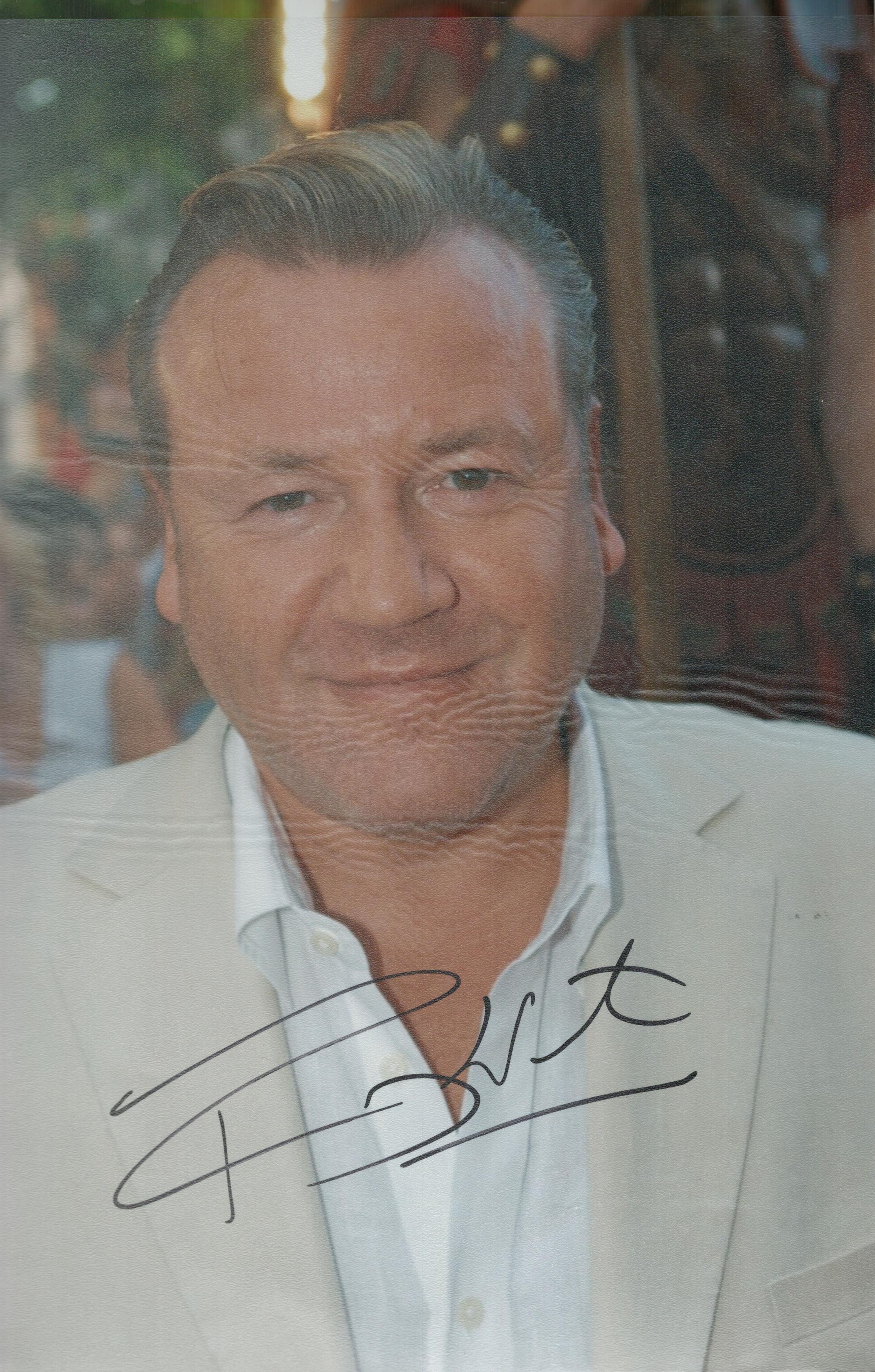 Ray Winstone signed 12x8 colour photo. English television, stage and film actor with a career