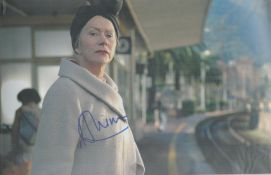 Dame Helen Mirren signed 12x8 colour photo. English actor. Good Condition. All autographs come