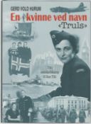 Norwegian Language War Book Titled En Kvinne Ved Navn. Published in 2006. 240 Pages. Spine and