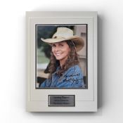 Lindsay Wagner 'Jaime Sommers' The Bionic Woman Signed Display. Good condition. All autographs