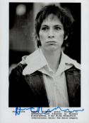 Amanda Plummer (Hunger Games) Signed 7 x 5 inch Black and White Photo. Signed in blue ink. Good