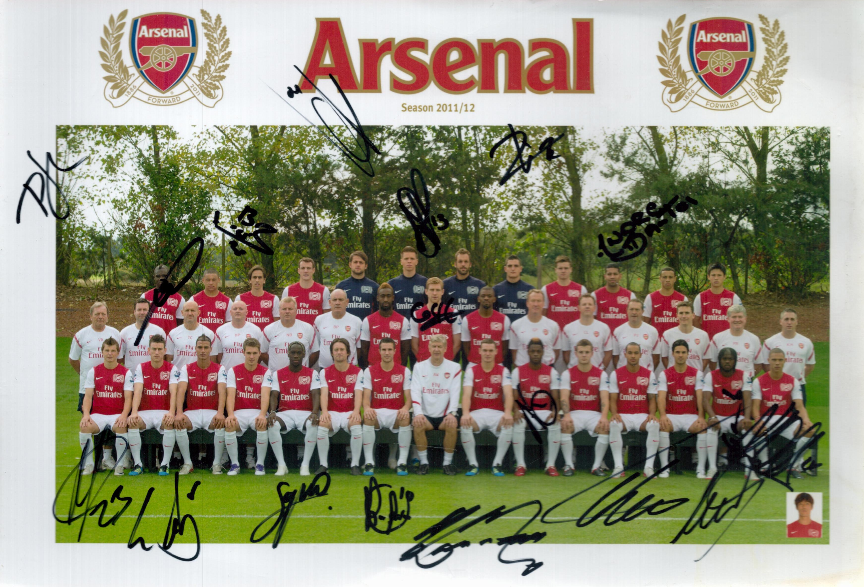 14 Signed 12x8 inch Colour Arsenal FC Photo From 2011/12 Season. Signatures include Theo Walcott,