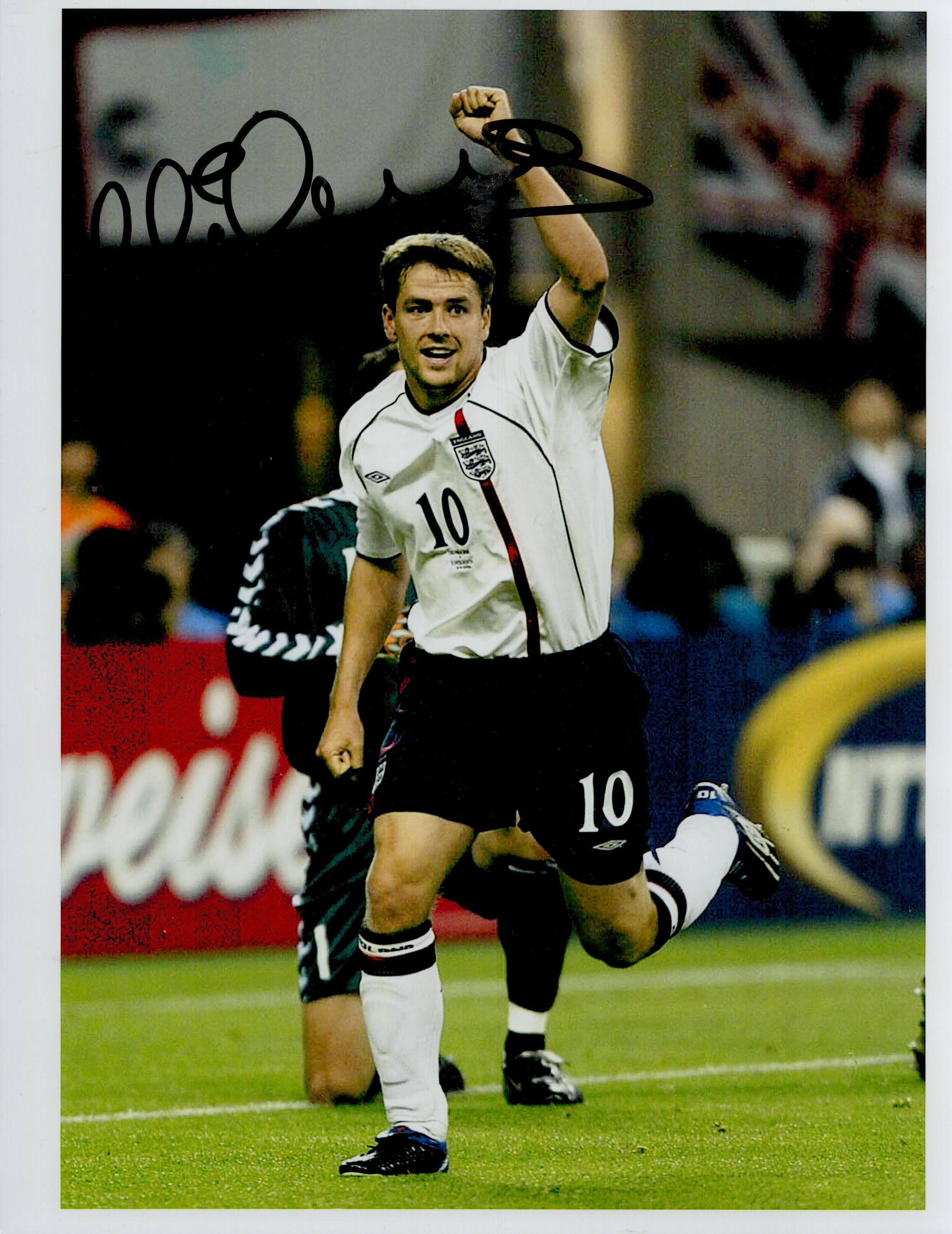 Sport Collection of 30 Signatures on Various Items Such as Photos, Promo Cards. Signatures Include - Image 21 of 22