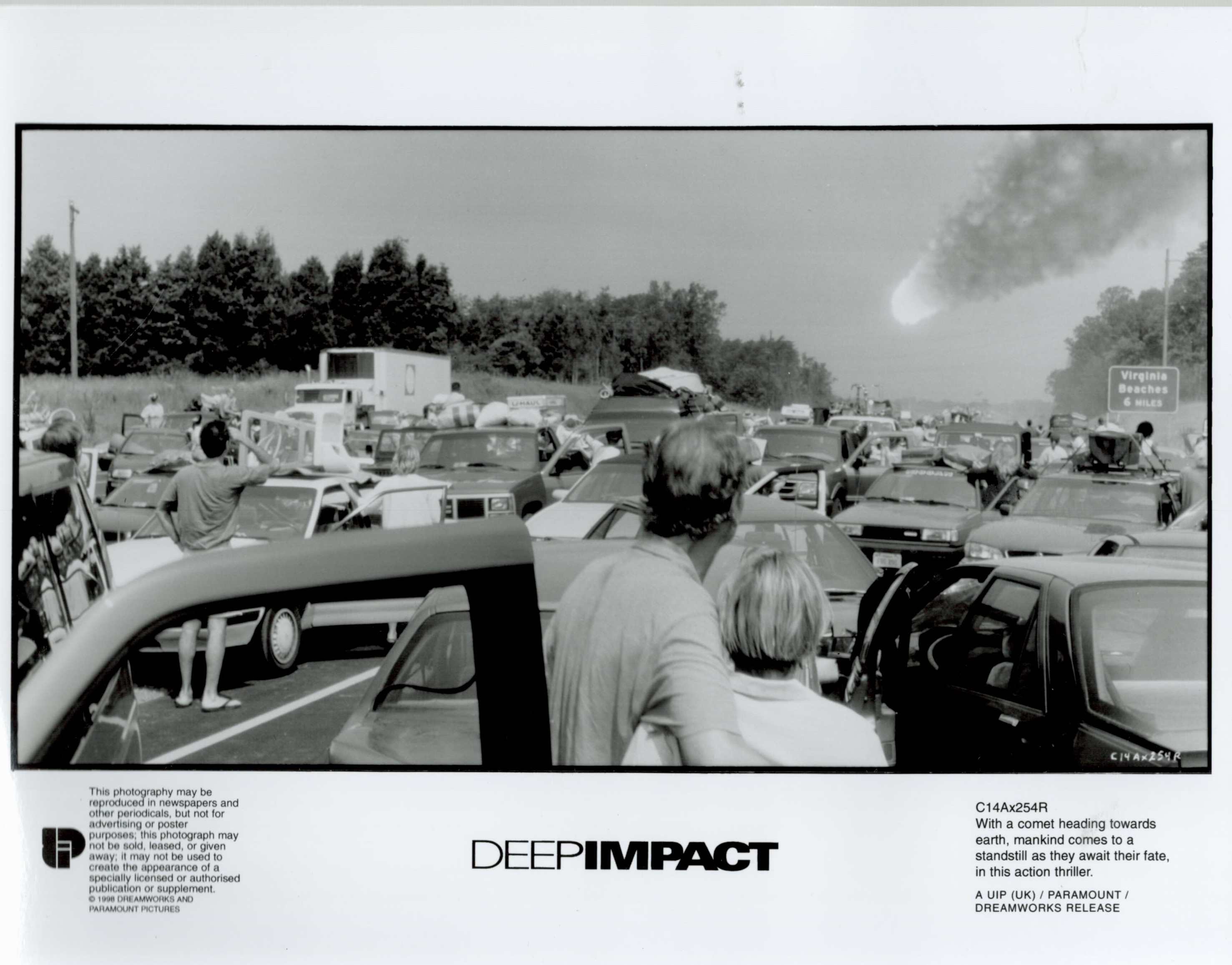 Deep Impact Film Collection of 4 Lobbycards and Film Brochure Information. Good condition. All - Image 2 of 5
