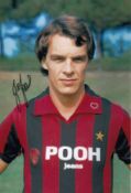 Autographed Joe Jordan 12 X 8 Photo : Col, Depicting Ac Milan's New Centre Forward Joe Jordan Posing