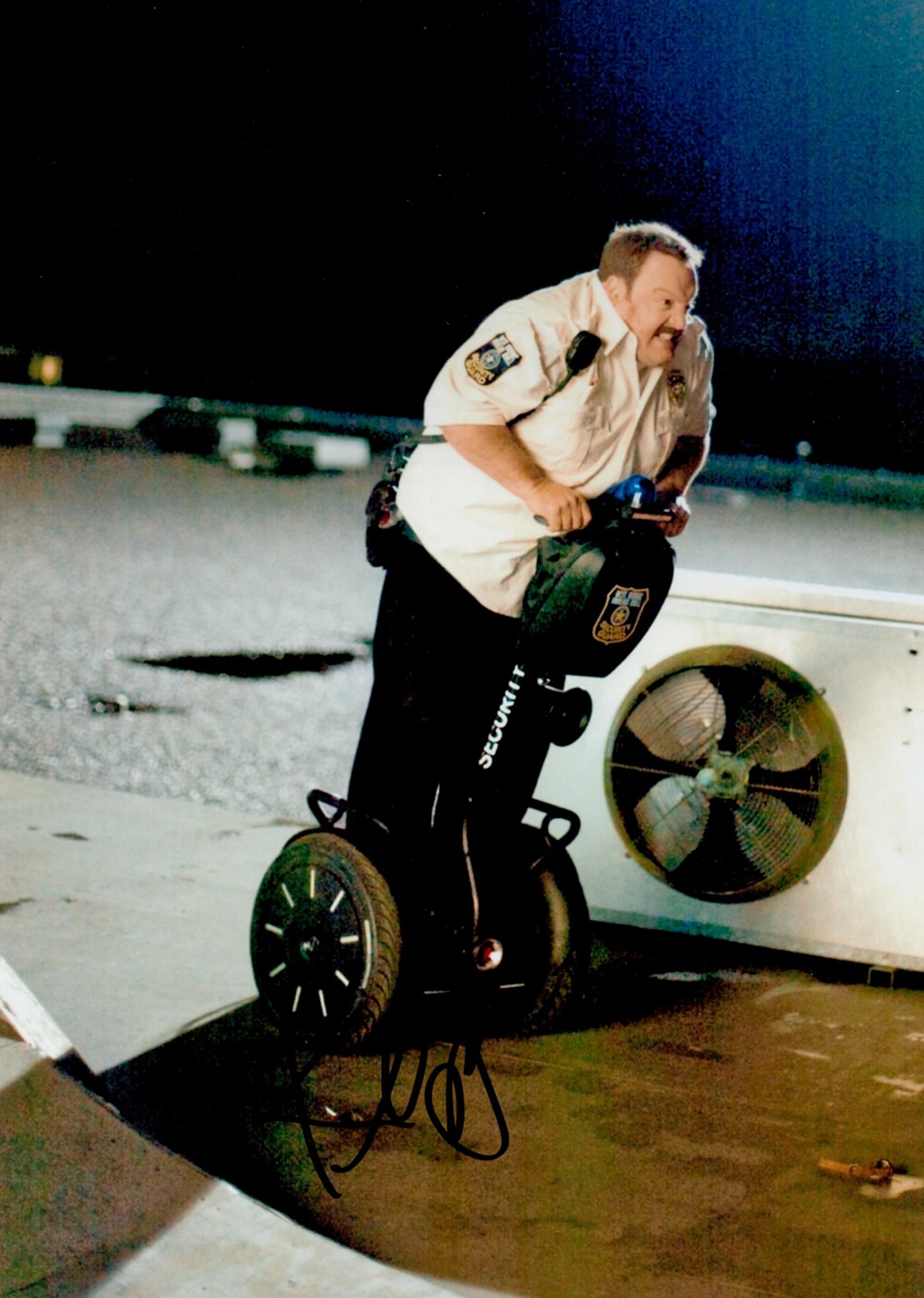 Kevin James signed 12x8 colour photo. James is an American actor, comedian, and screenwriter. He