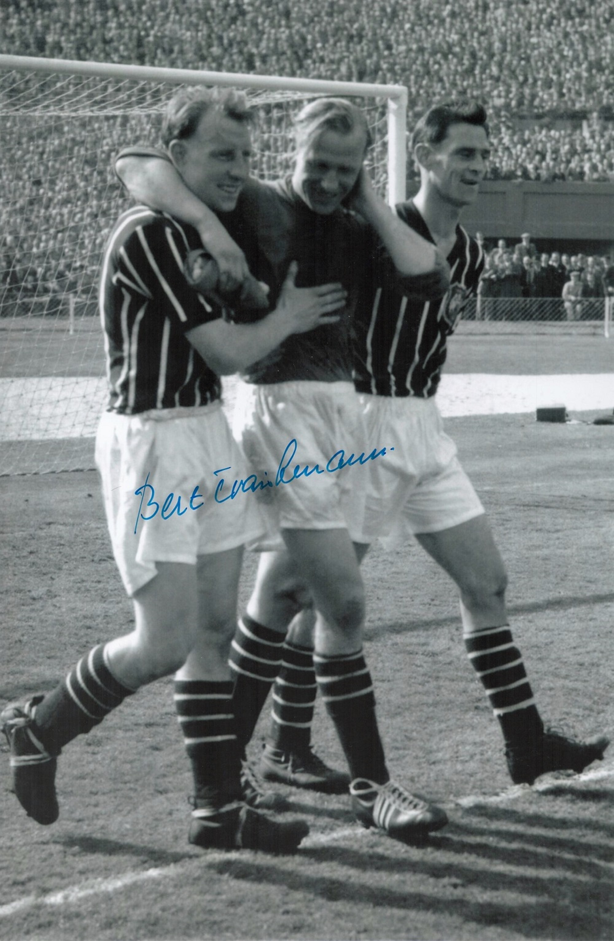 Bert Trautmann signed 12x8 black and white photo. Trautmann EK OBE BVO, 22 October 1923 - 19 July