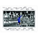 Autographed MAN UNITED 23.5 x 16.5 Edition : Colorized, depicting an incredible montage of images