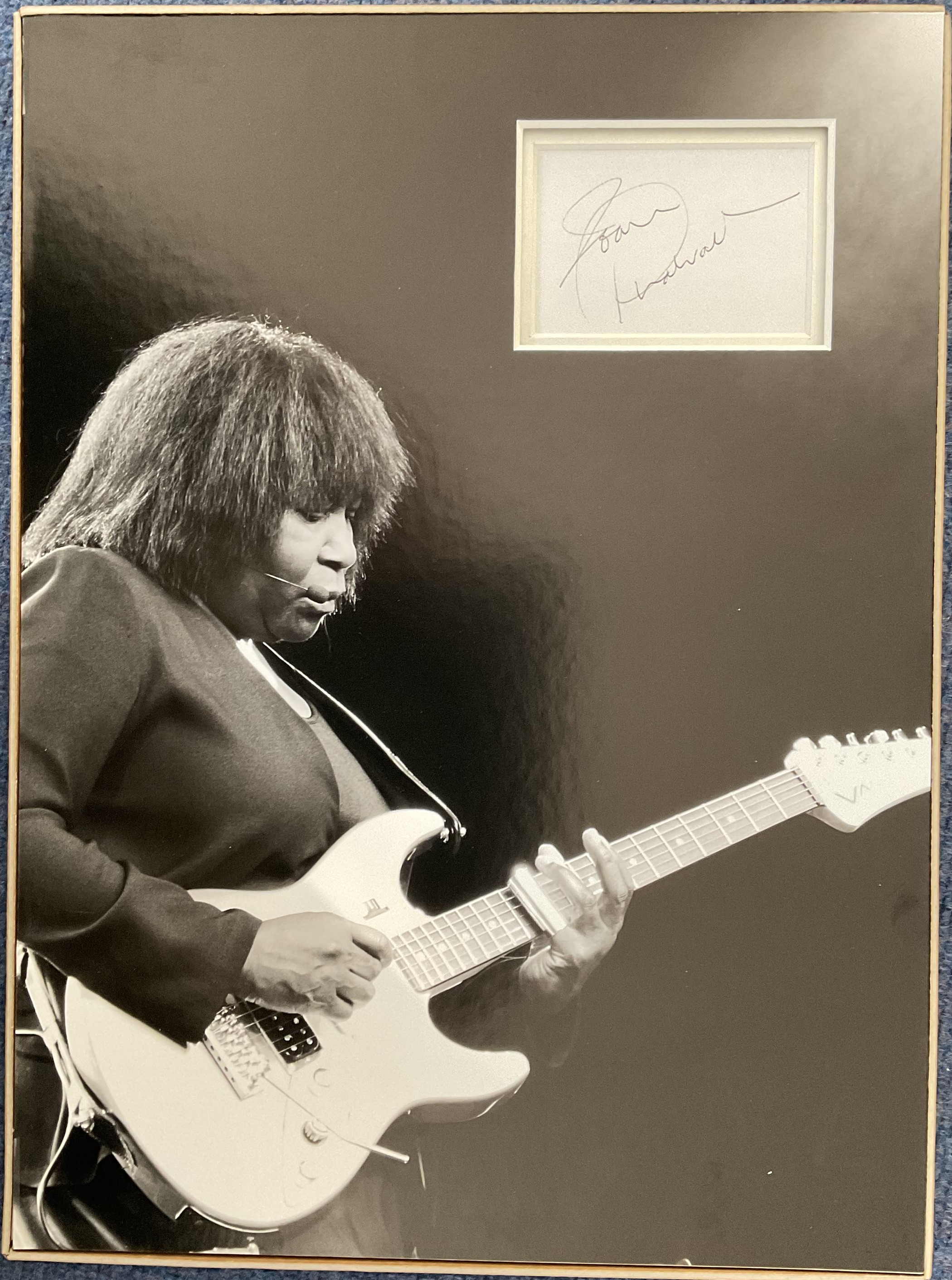 Joan Armatrading 16x12 mounted and matted signature piece includes superb black and white photo.