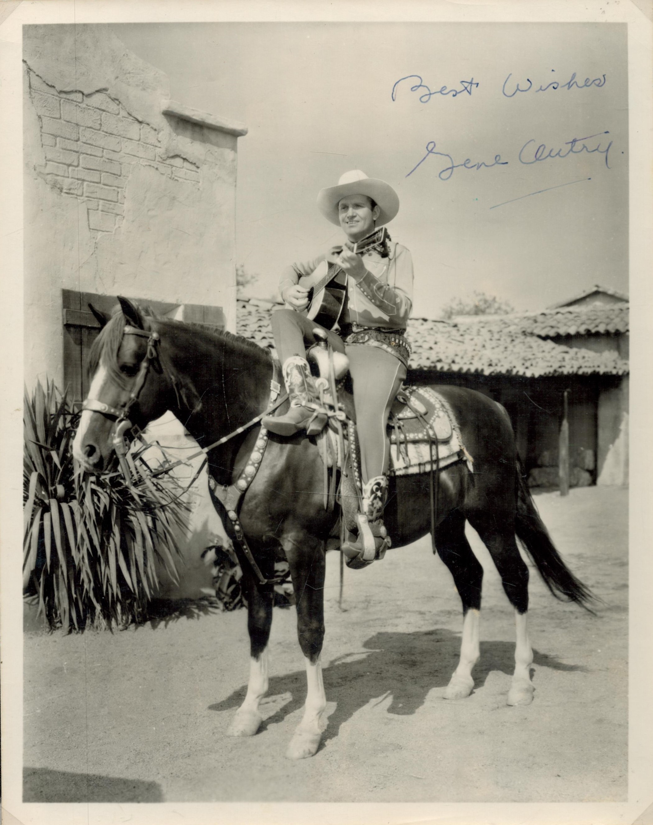 Hugh Wakefield 8x6 inches vintage black and white photo dated 1935. Good condition. All autographs