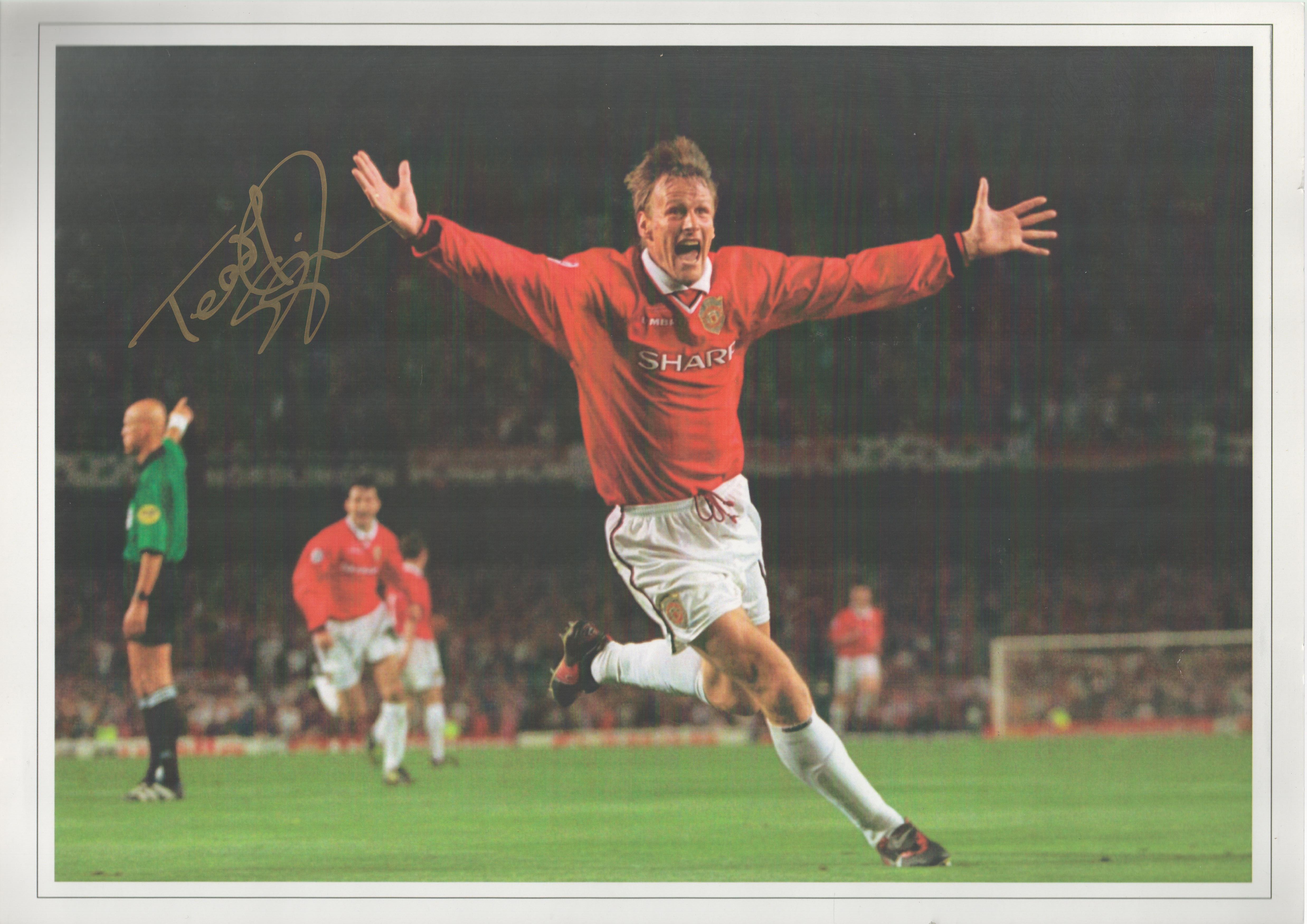 Football Teddy Sheringham signed 16x12 inch colour print pictured after scoring in the Champions