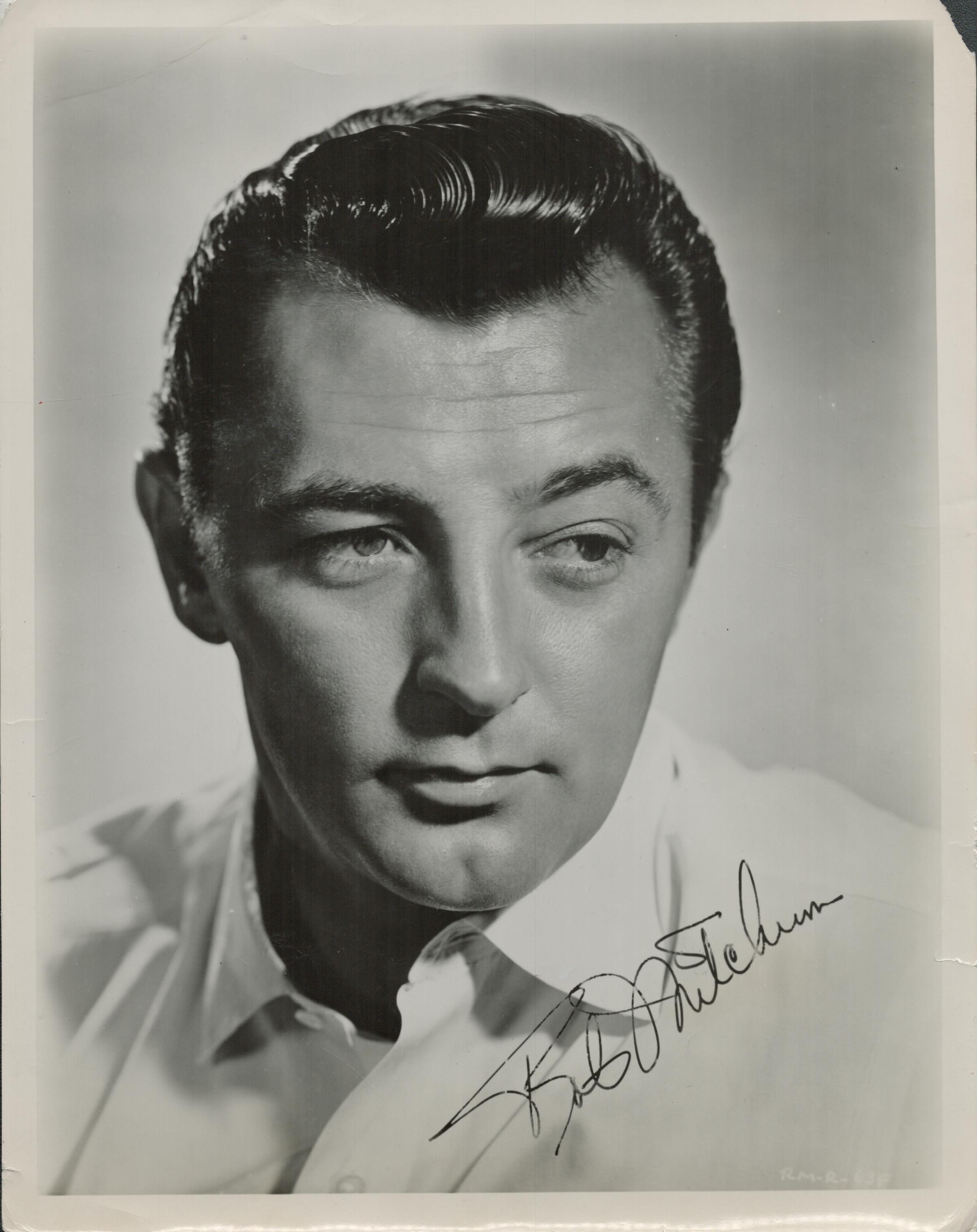 Robert Mitchum signed 10x8 black and white vintage photo. Good condition. All autographs are genuine