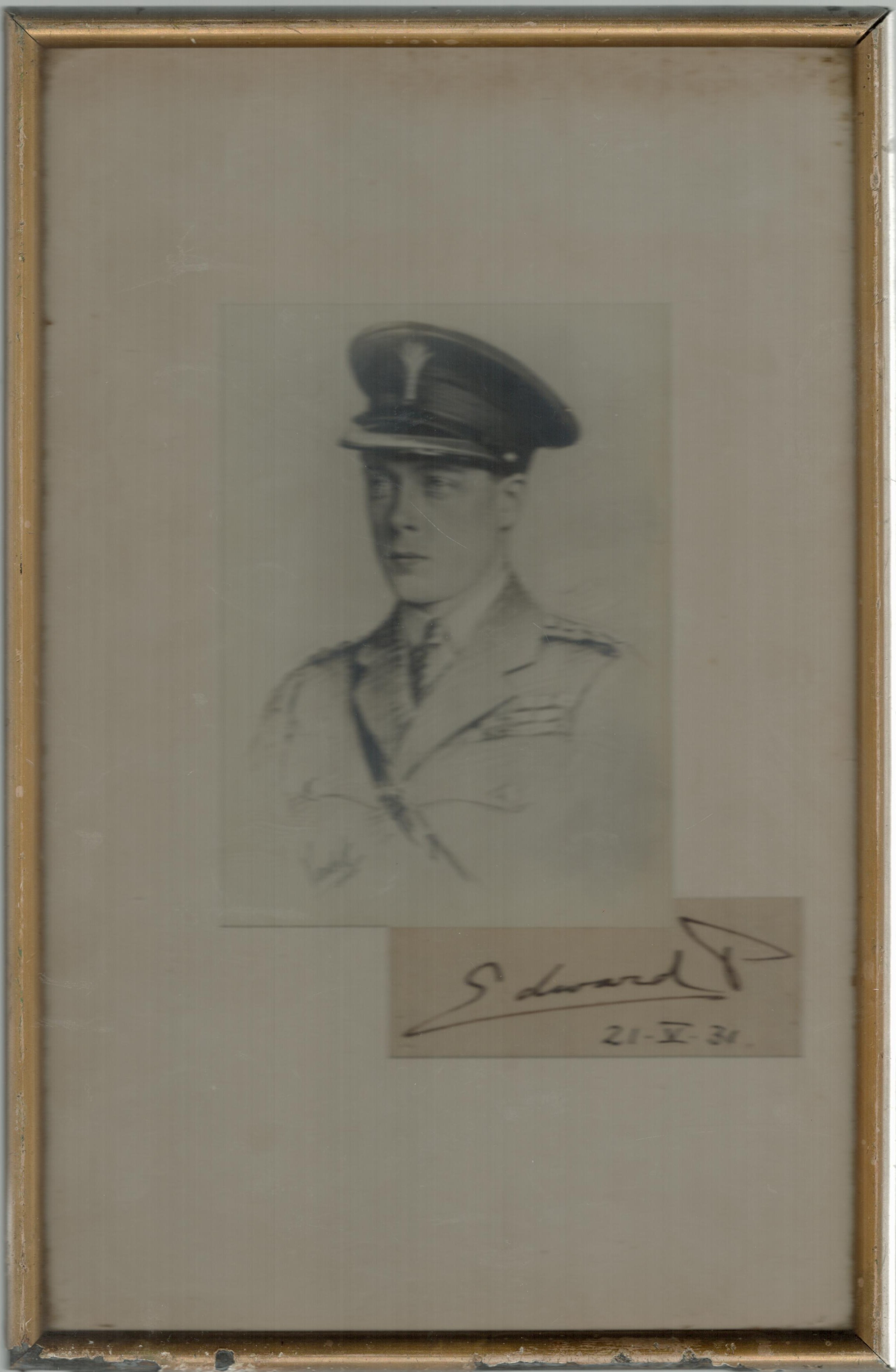 Edward VIII 12x8 inch overall mounted and framed signature piece includes pencil illustration and