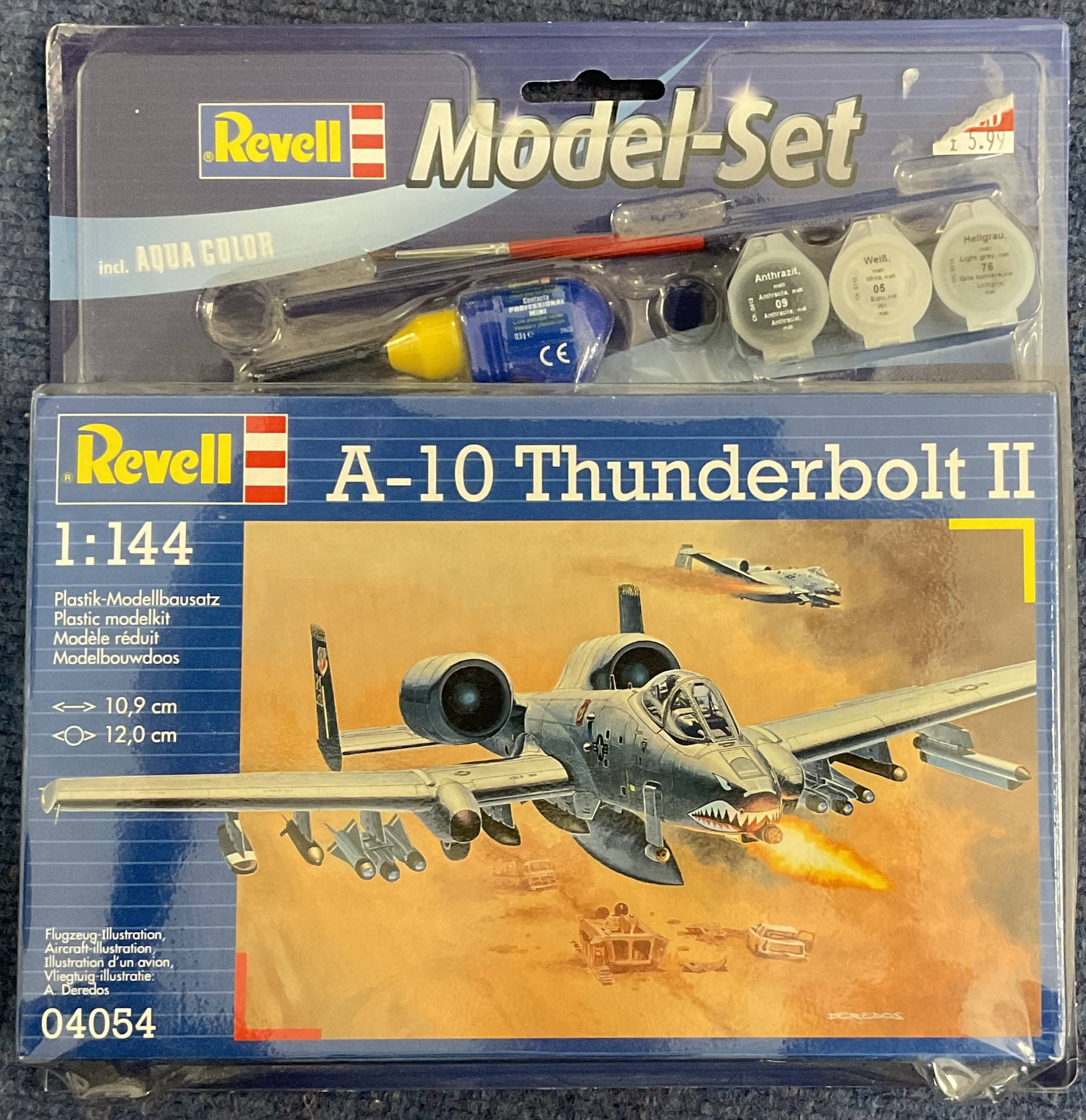 A 10 Thunderbolt II Model Set Plastic Model Kit (scale 1:144 Length 10.9 cm) by Revell 2010 unopened