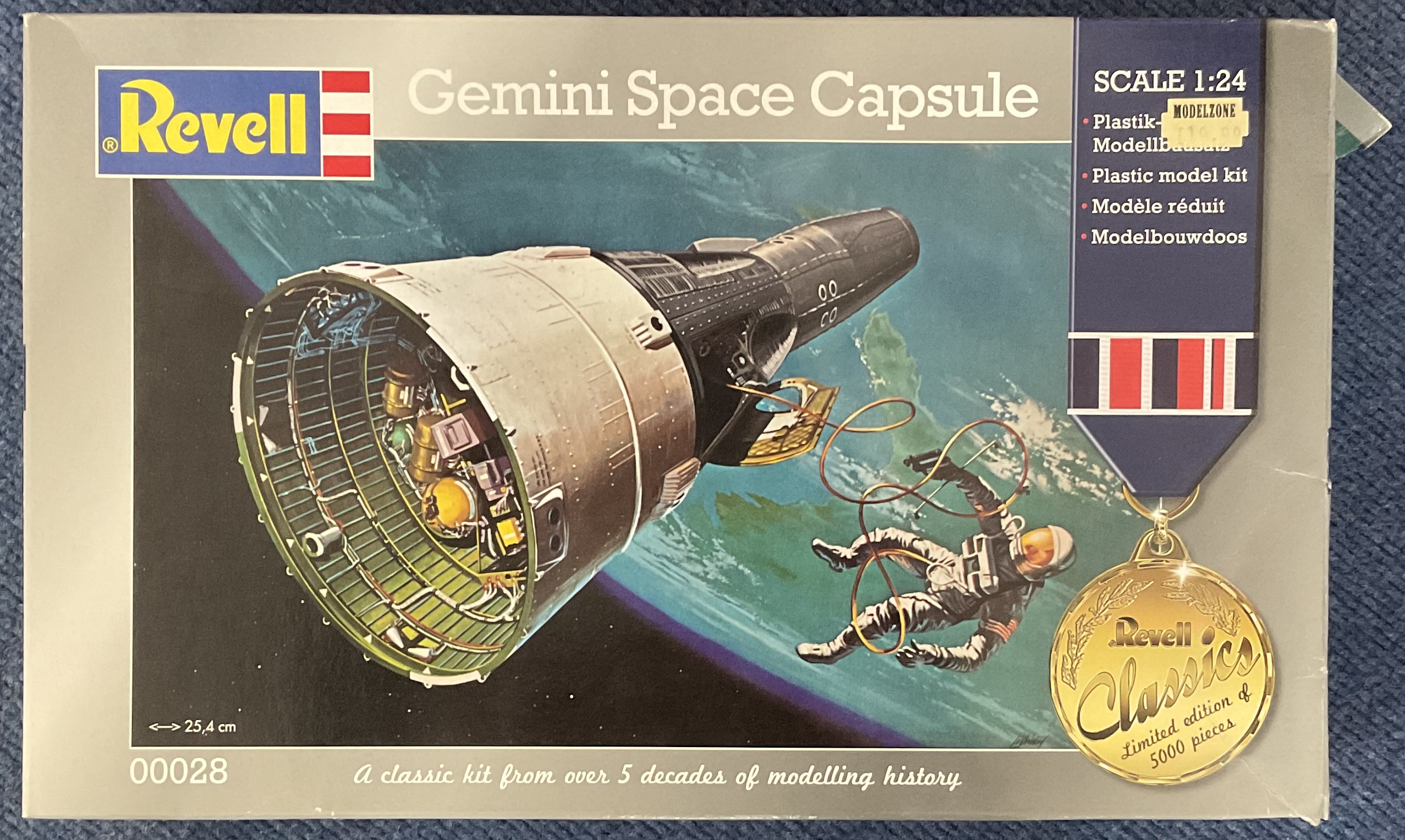 Gemini Space Capsule Plastic Model Kit (scale 1:24 Length 25.4 cm) by Revell 2012 outer box is