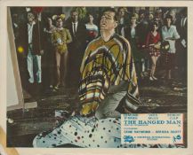 Robert Culp signed 10x8 vintage colour lobby card for the film The Hanged Man. Robert Martin Culp (