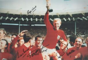England 1966 World Cup Winners 18x12 inch colour photo 5 signatures includes Roger Hunt, Martin