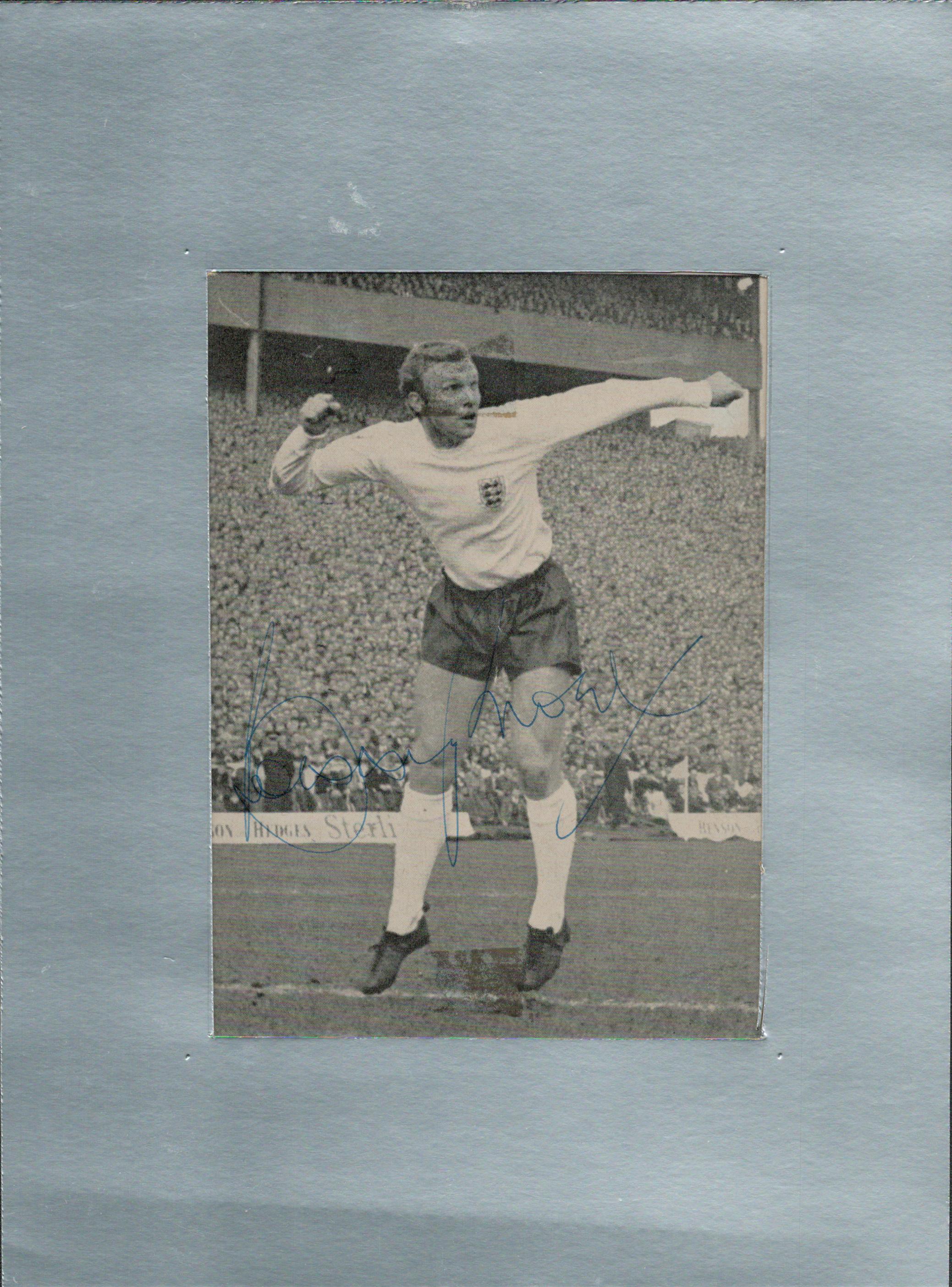 Bobby Moore 1966 England World Cup Captain Signed Vintage England 7x9 Mounted Cut Picture. Good