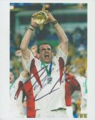 Rugby Union Martin Johnson signed 10x8 inch colour photo pictured lifting the World Cup trophy after